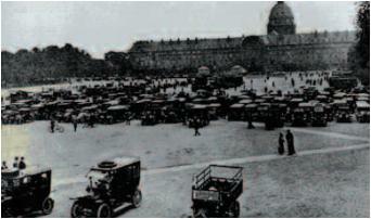Esplanade des Invalides, Paris Automobilistes attendant leur affectation militaire - Archives départementales du Val d’Oise Esplanade des Invalides, Paris Automobilistes attendant leur affectation militaire - Archives départementales du Val d’Oise